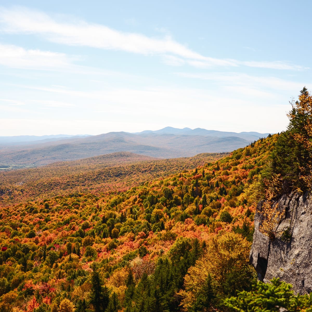 All the colors of fall in Brome-Missisquoi - Top of Mont Écho in the fall