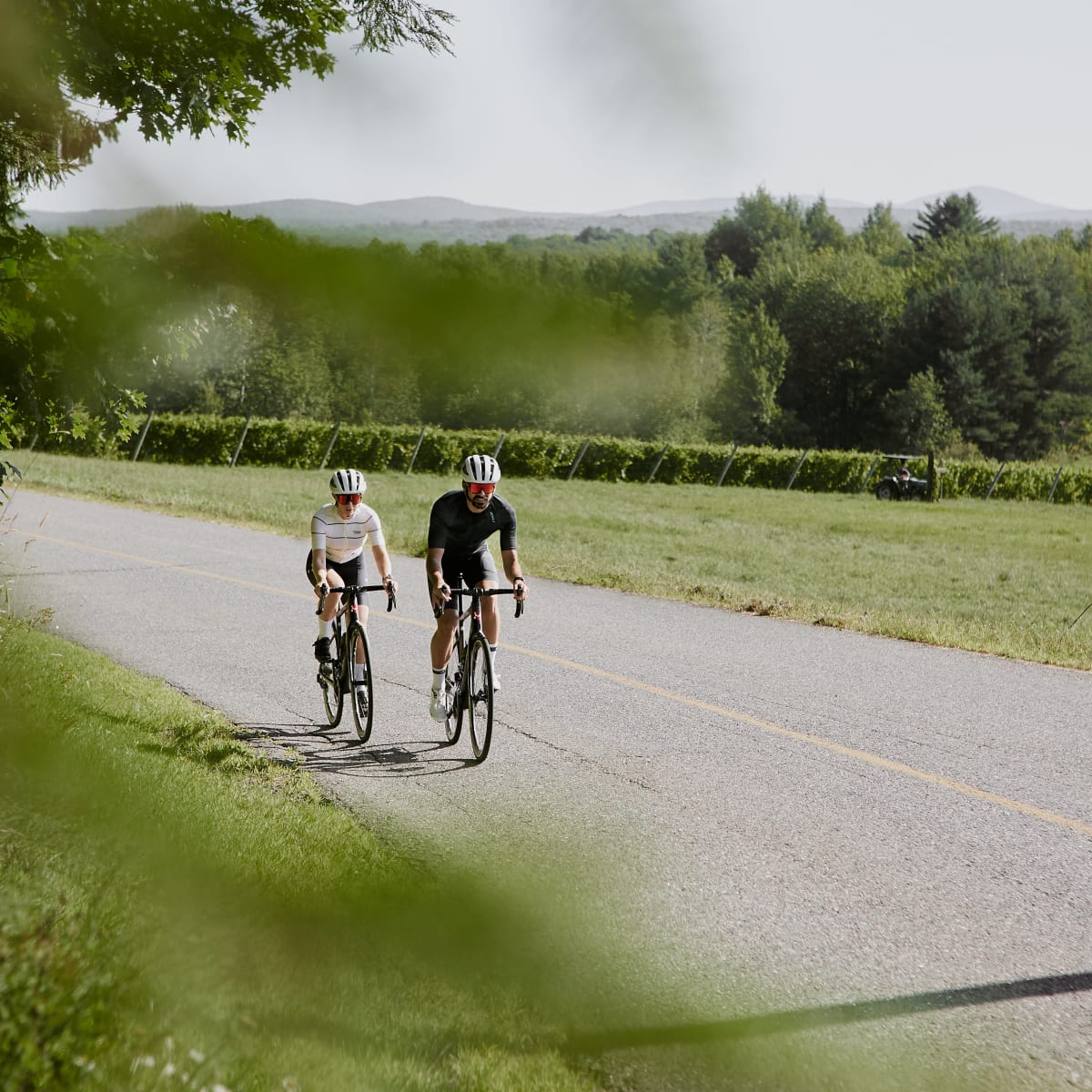Brome-Missisquoi : une région, mille activités - Vélo sur une des nombreuses routes de campagne