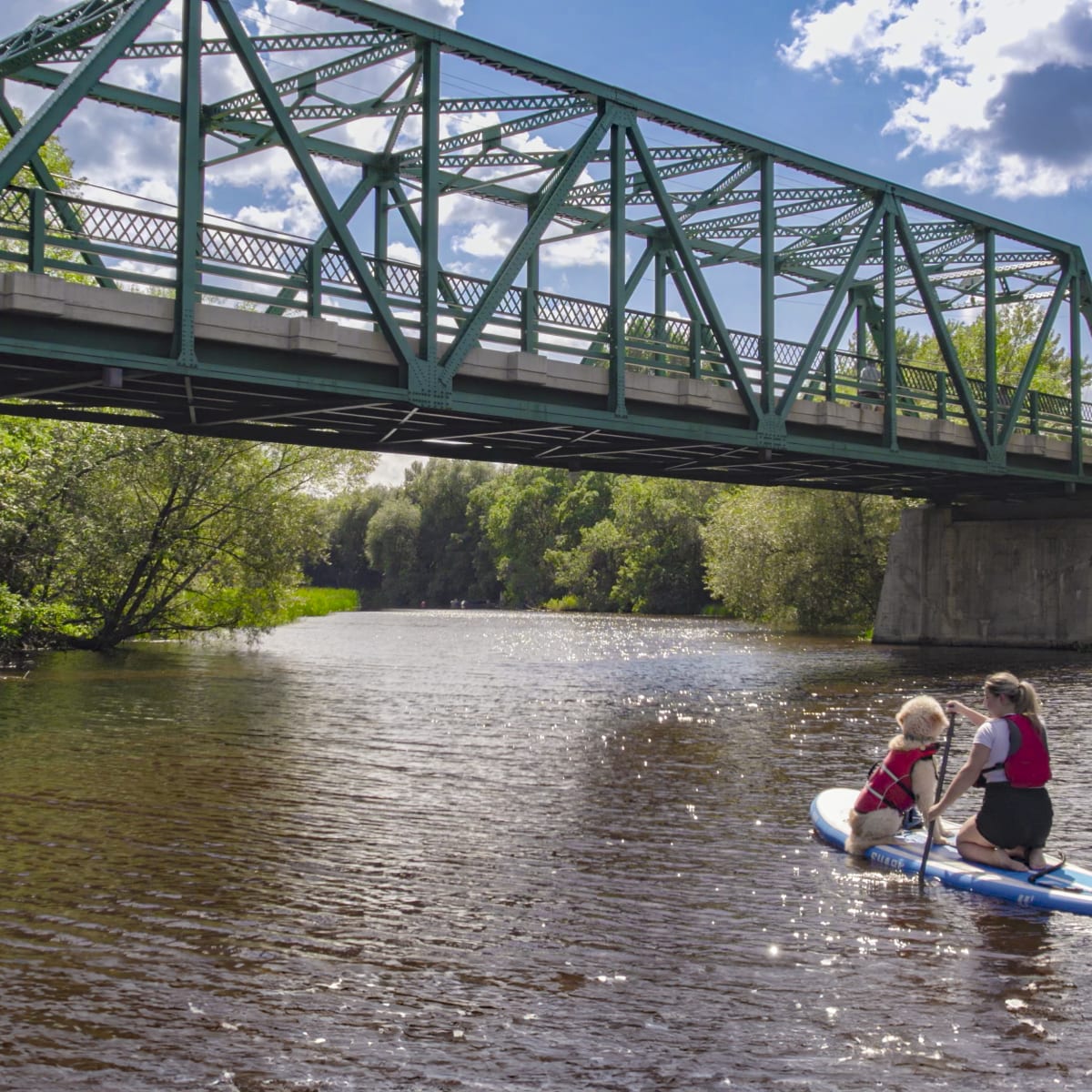 Your adventure begins in Saguenay–Lac-Saint-Jean - Paddleboarding on the river