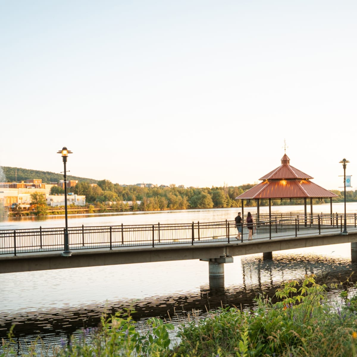 Discover the vibrant beat of Sherbrooke, the heart of the Townships! - Lac des Nations boardwalk