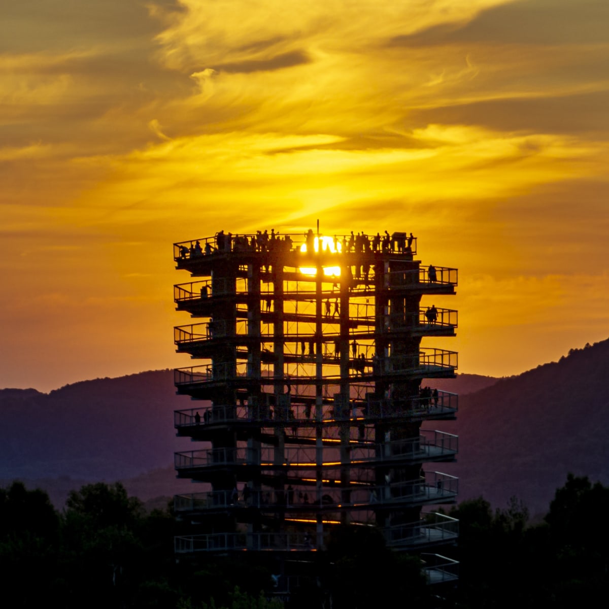 Tour panoramique du Sentier des cimes au coucher de soleil.