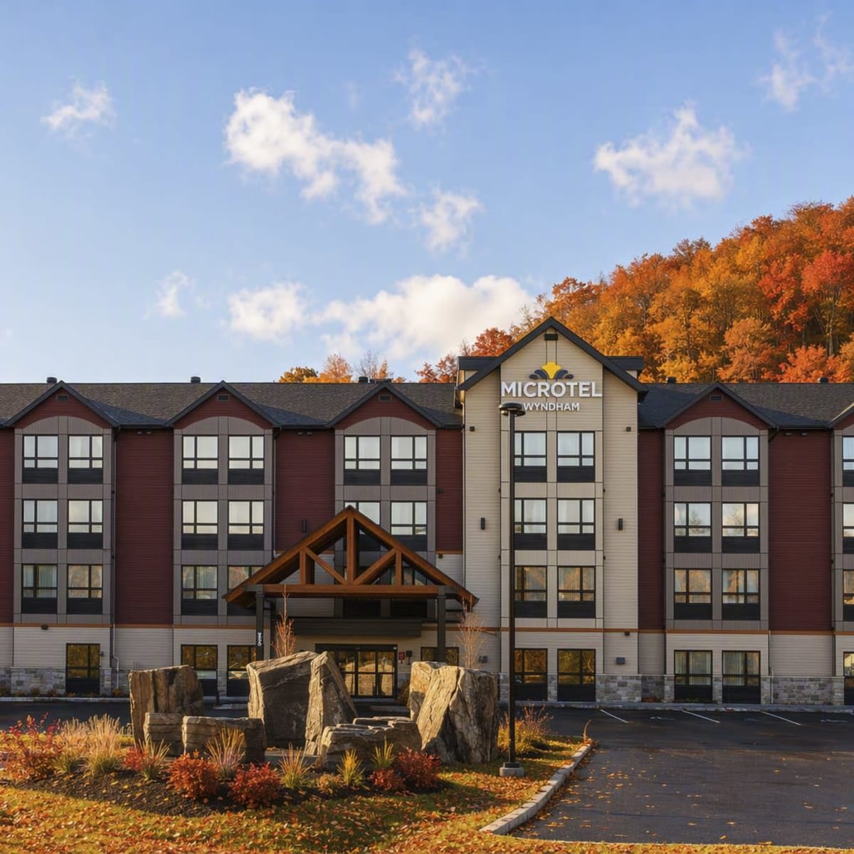 Microtel Mont-Tremblant l'automne.