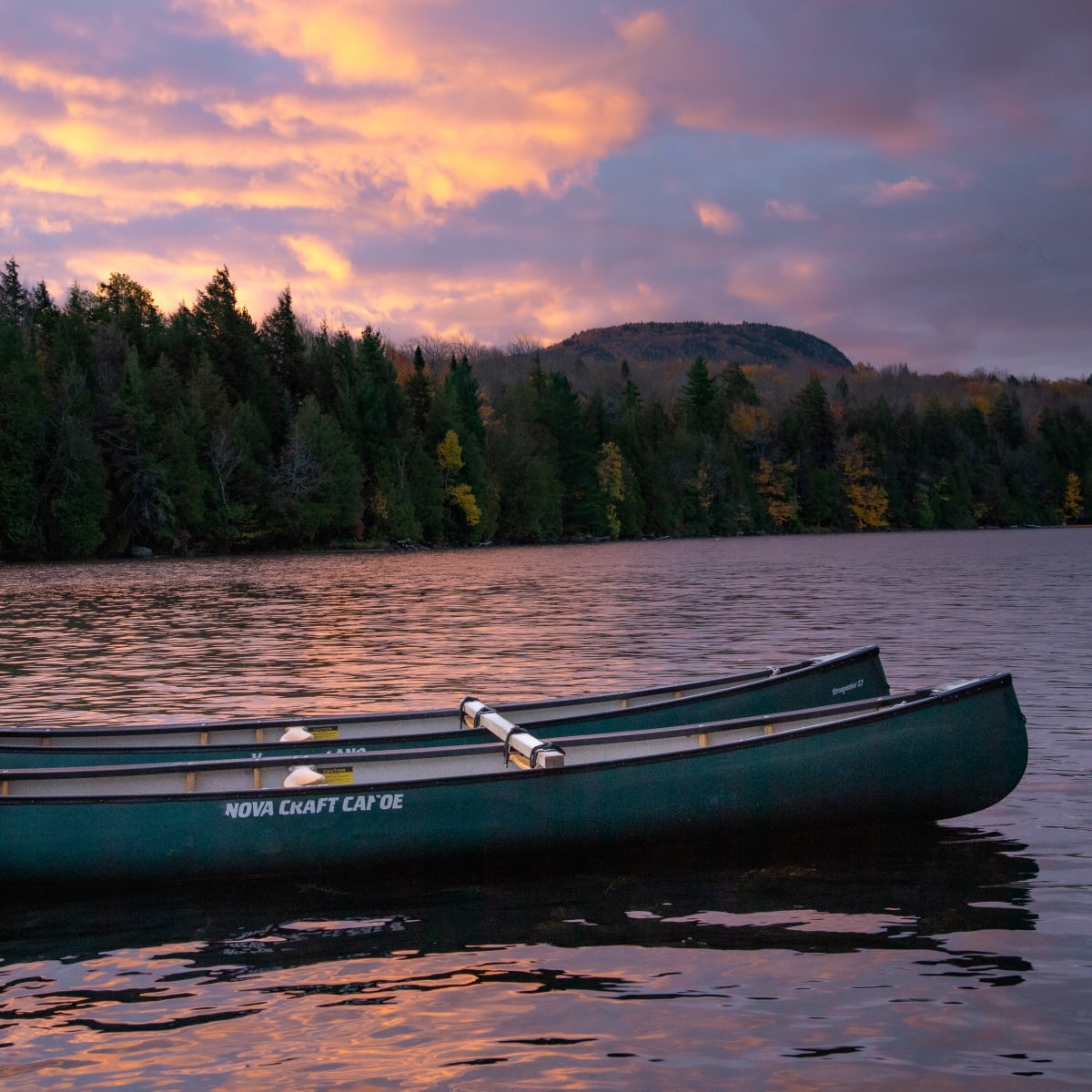 Municipalité d'Orford - Two canoes on the water, with a sunset in the background