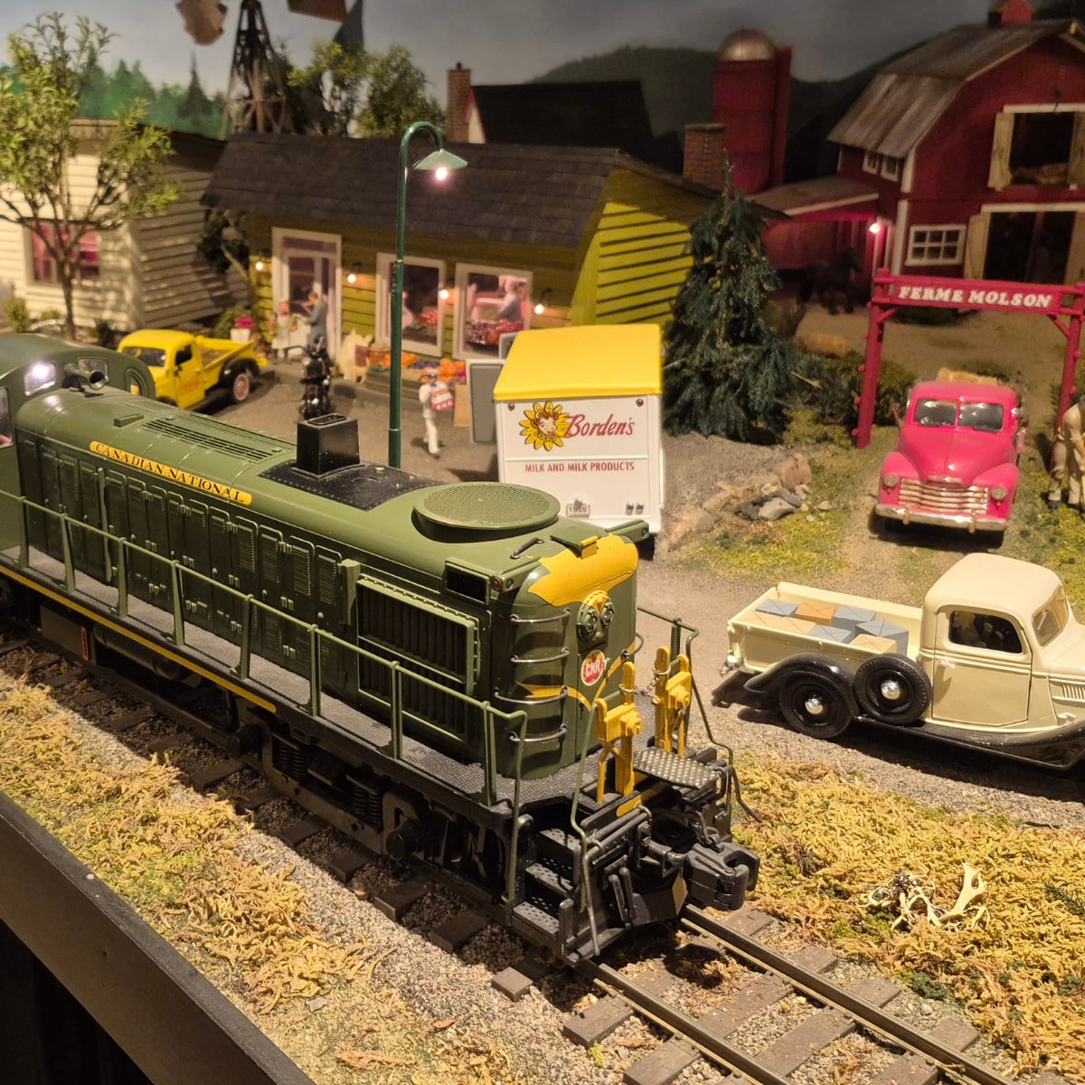 Miniature Train and vehicles at the Rodrigue Museum.