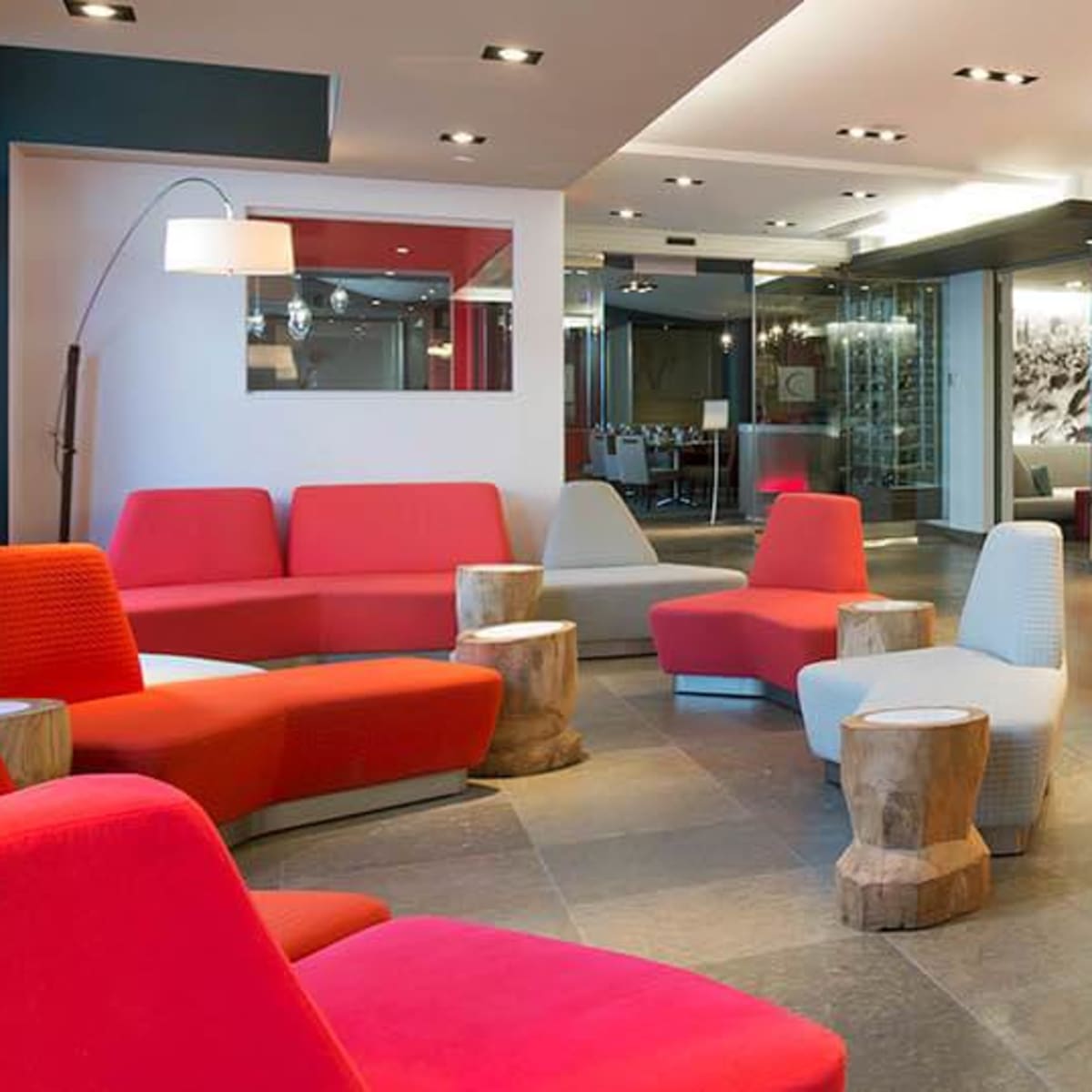 Le hall d'entrée du Novotel Montréal Centre