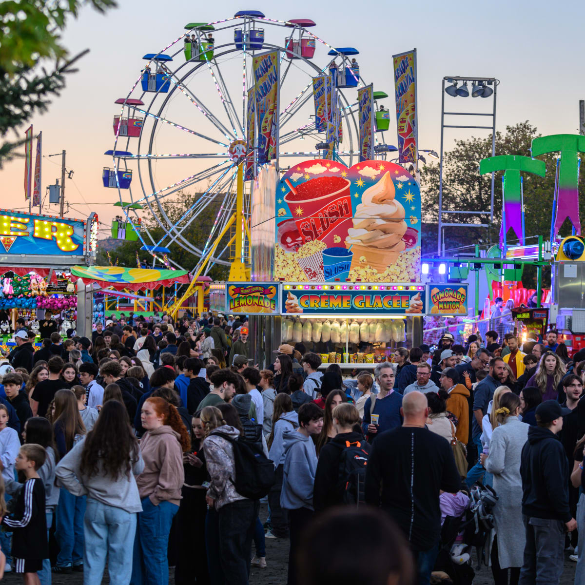 Manèges à l'Oktobierfest Sainte-Adèle.
