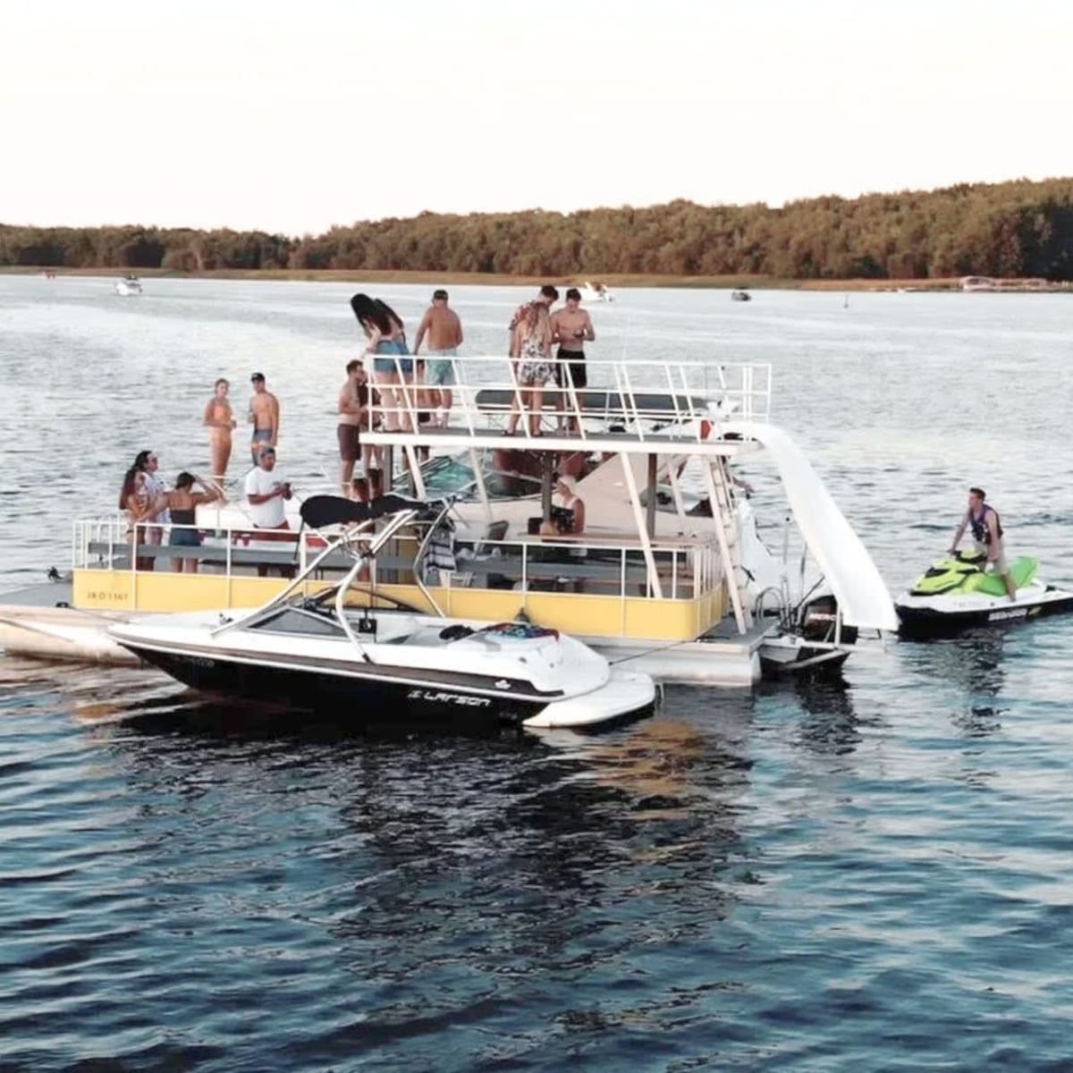 Seadoo et ponton.