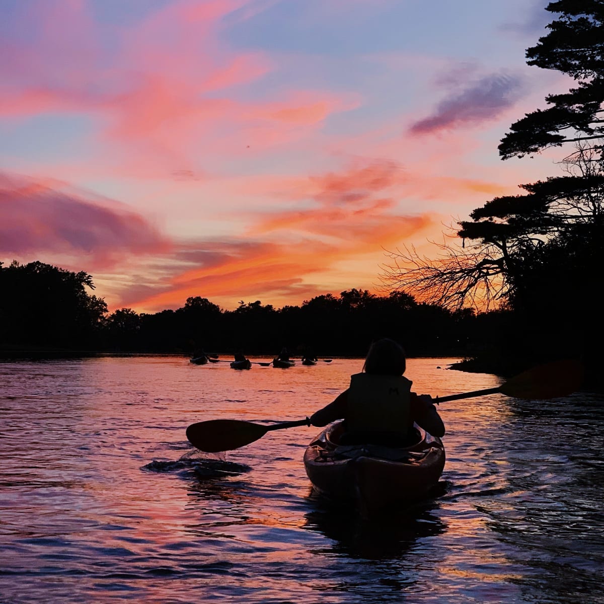 Kayaking at dusk in Parc de la Rivière-des-Mille-Îles.