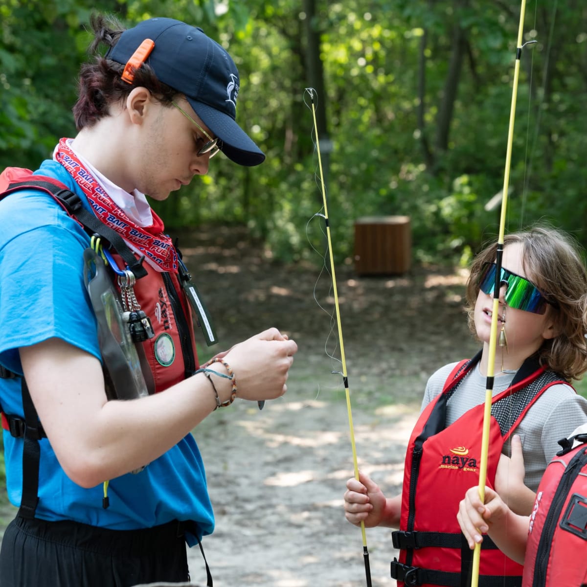 Kids ready to fish at Parc de la Rivière-des-Mille-Îles.