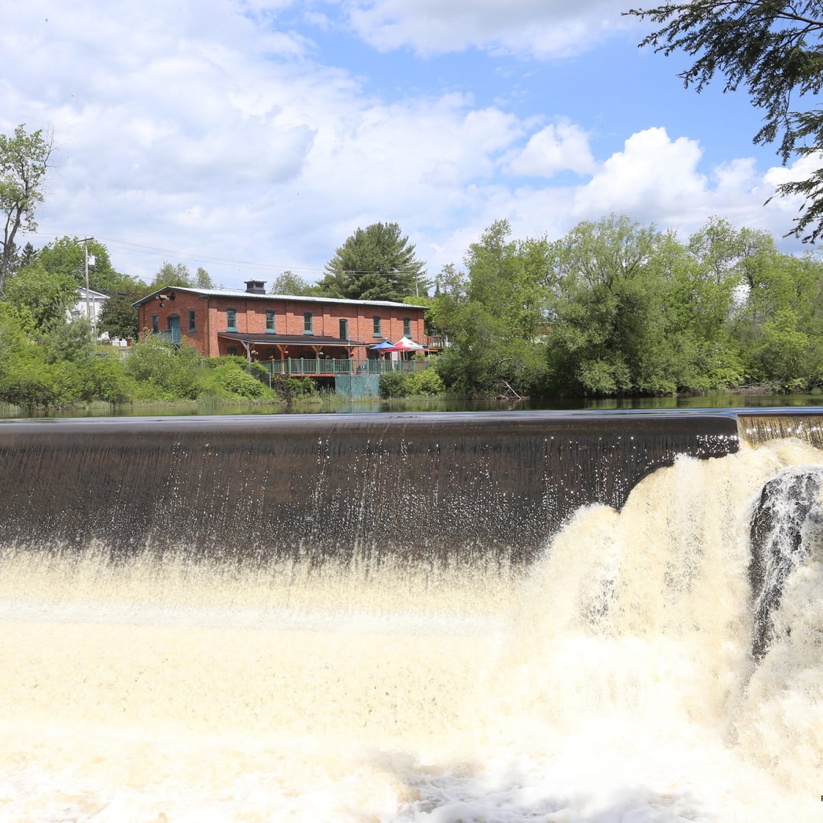 Le Parc historique de la Poudrière de Windsor en été.