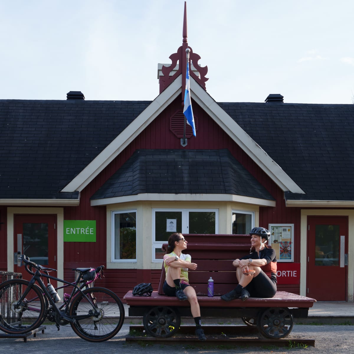 Cyclists taking a break on the P'tit train du Nord linear park.