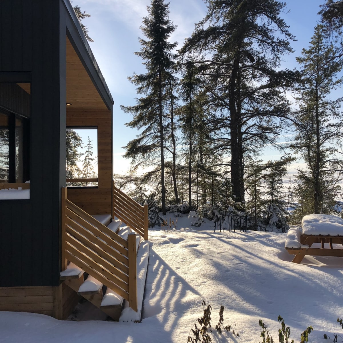Chalet at Parc national de la Pointe-Taillon in winter.