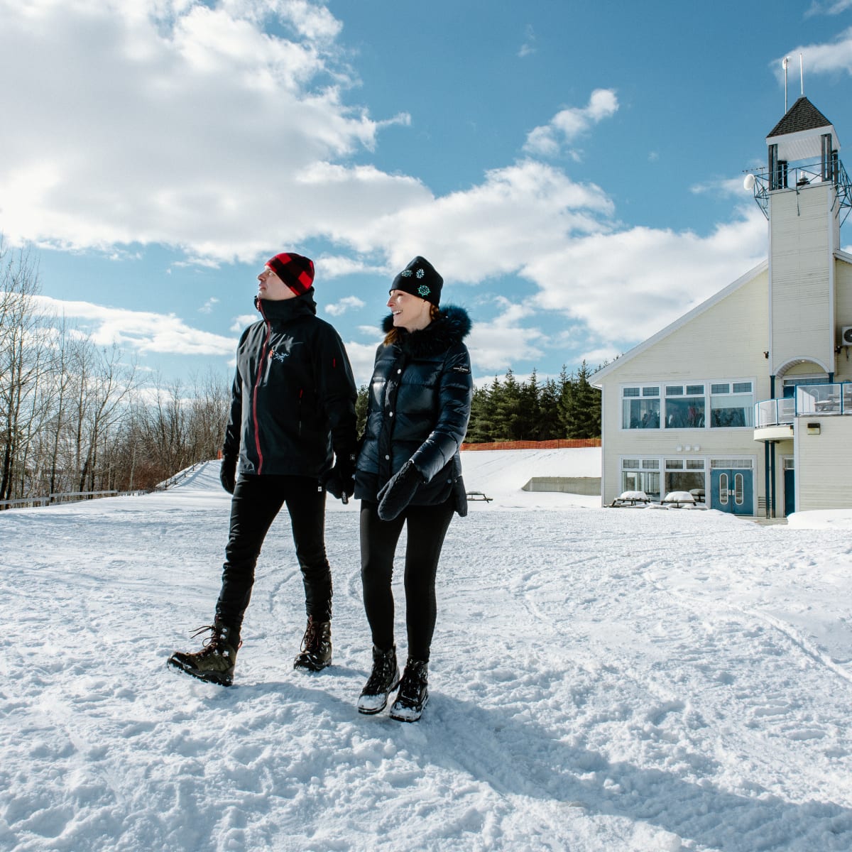 Couple Walking in the parc during winter.