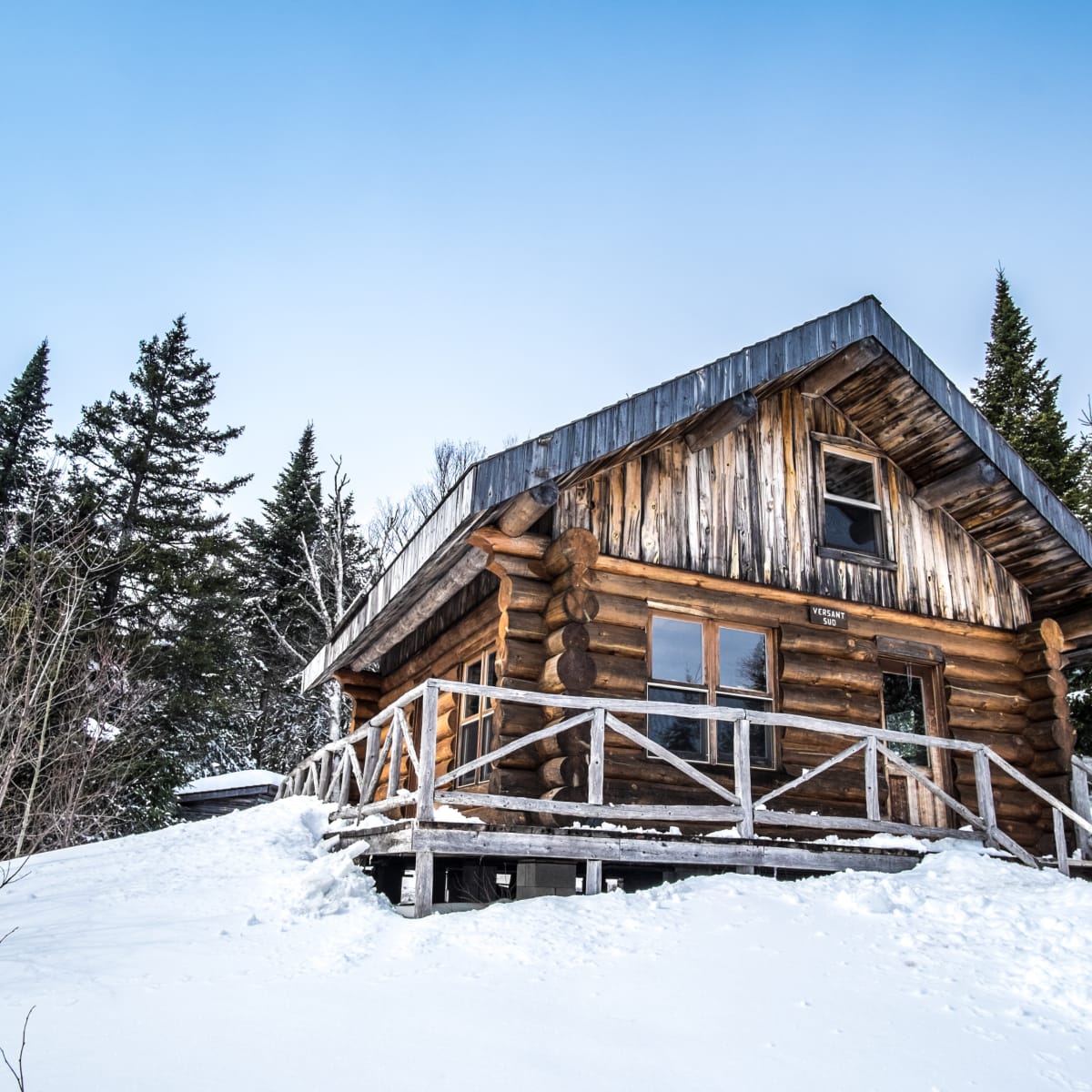 Chalet en bois au parc régional Montagne du Diable.