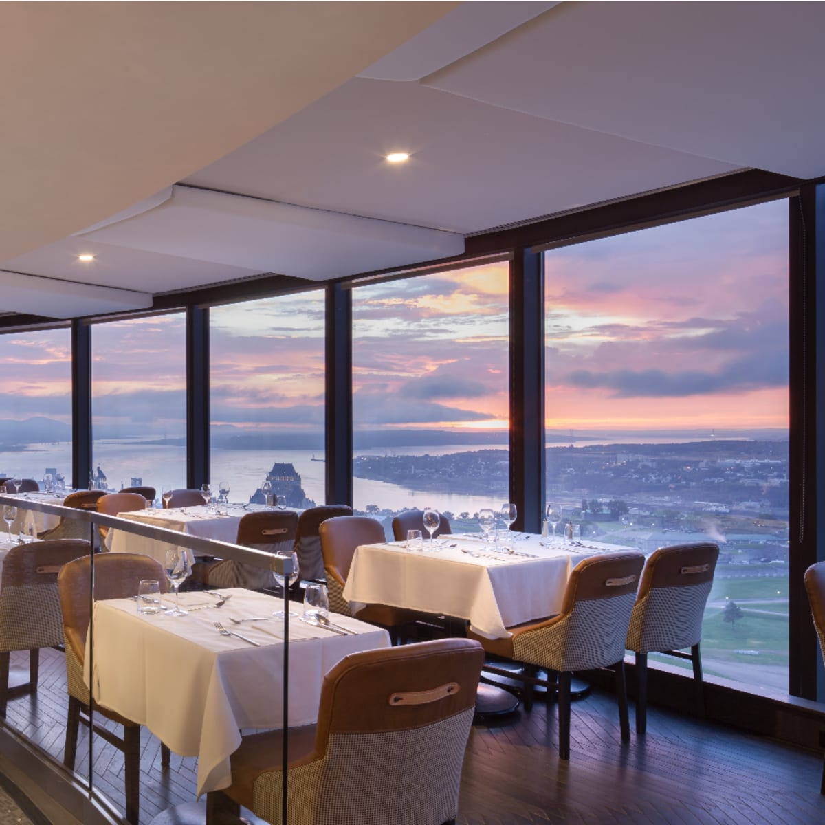 Bistro Le Ciel at sunset