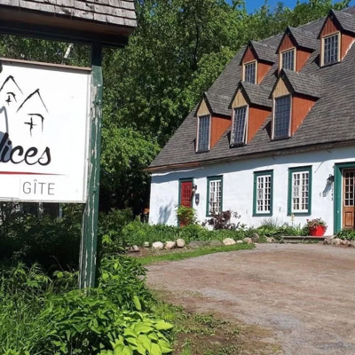 auberge_aux_quatre_delices_1