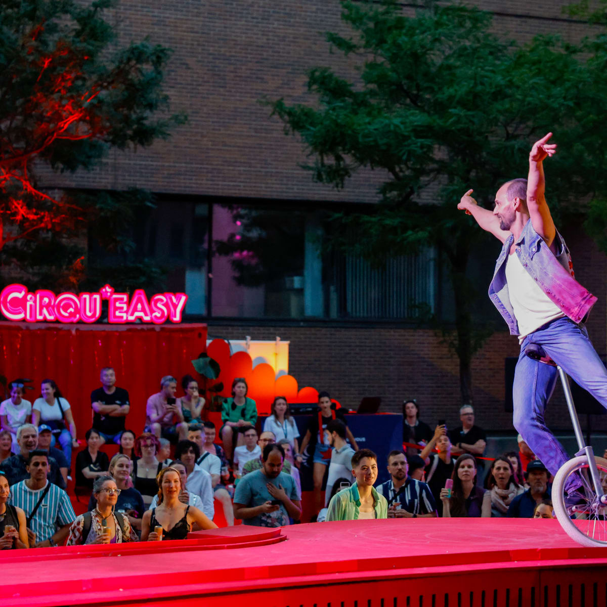 montreal_completement_cirque_1