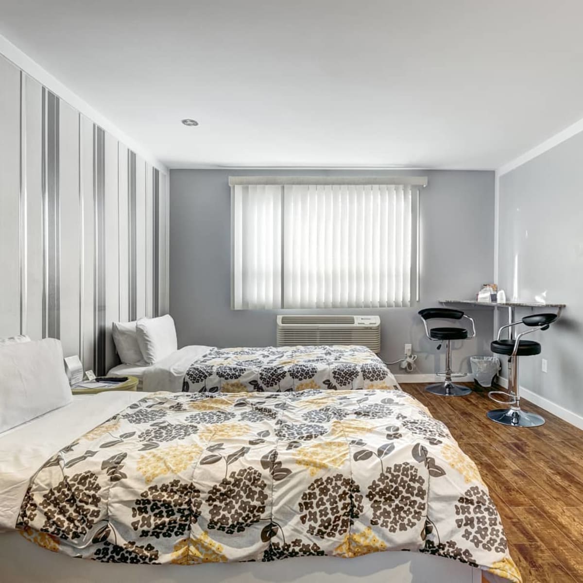 Auberge St. Jacques, Queen and 2 twin beds rooms