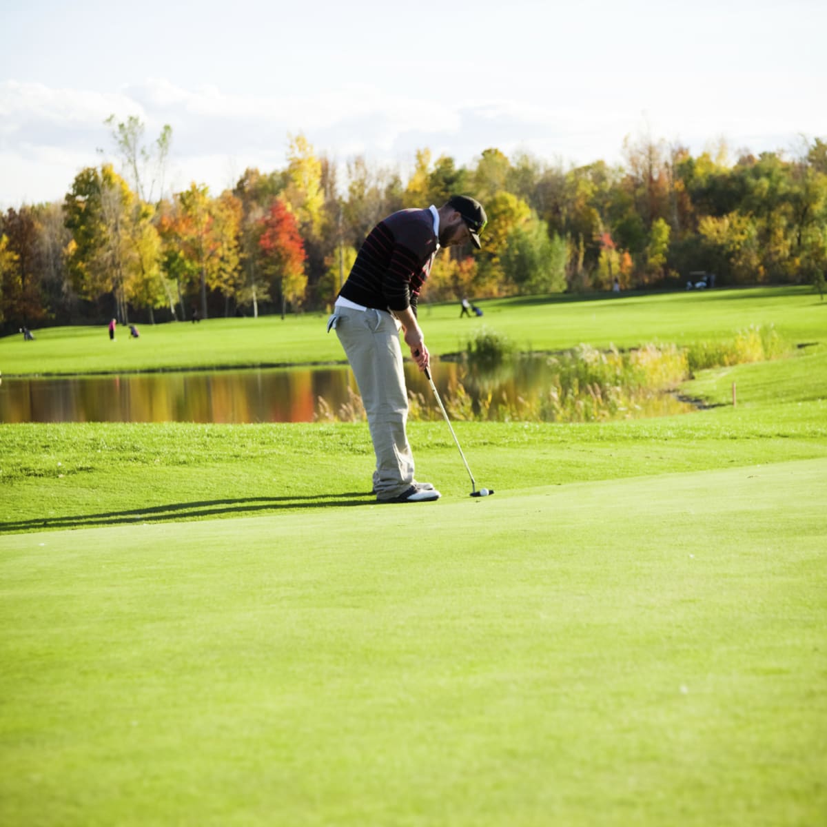 Golfer at Mont Gabriel Golf Club in autumn