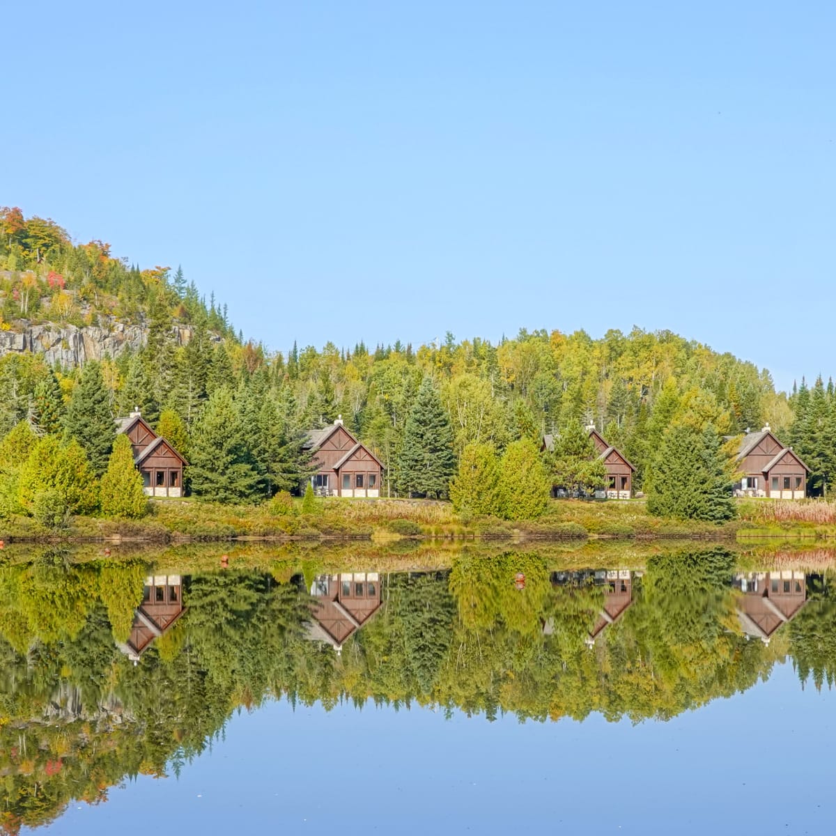 Chalets Royal Laurentien in the beginning of fall.