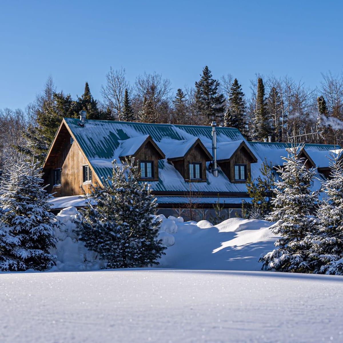 La Pourvoirie Pignon Rouge en hiver.
