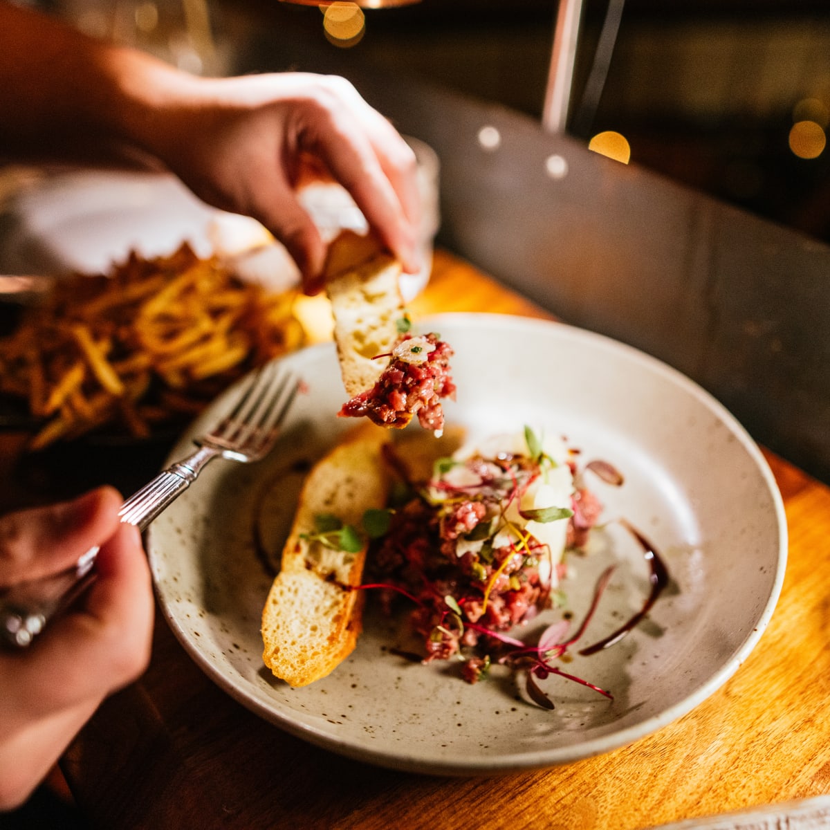 Steak tartare dish at restaurant Le Boating Club in Laval.