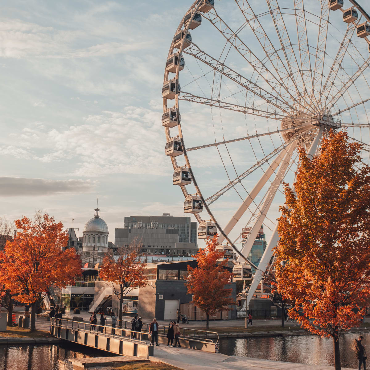 Ferris wheel and Old Port of Montréal in the fall.
