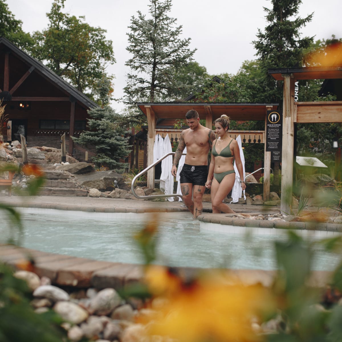Couple at a spa in the Outaouais.