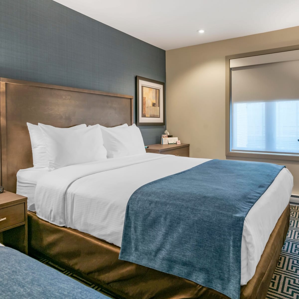Quality Inn Centre-Ville - Hotel bedroom