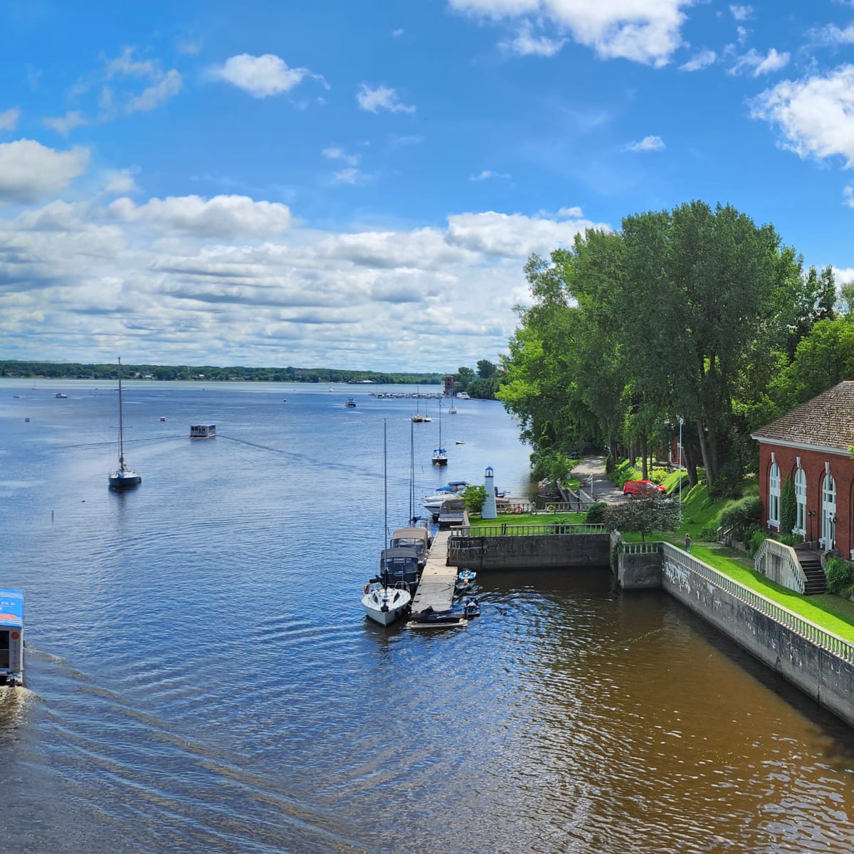Fleuve devant le musée Boréalis.