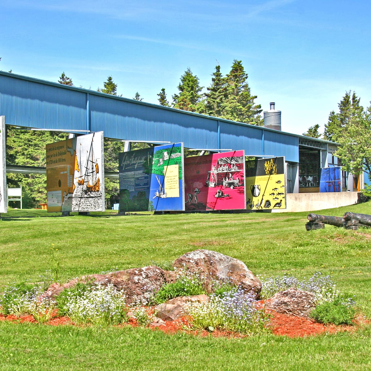Panneaux d'interprétation géants au Bourg de Pabos.