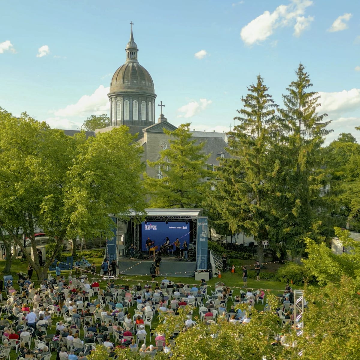 A stage set amidst nature in the centre of Trois-Rivières.