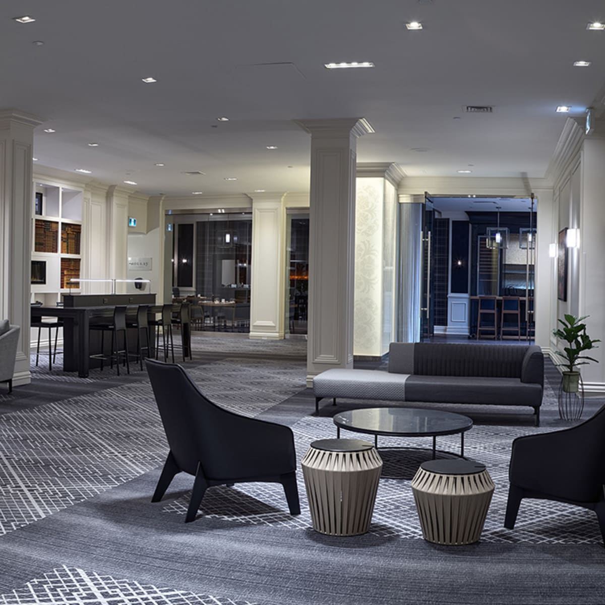 Lobby at Hotel Manoir Victoria