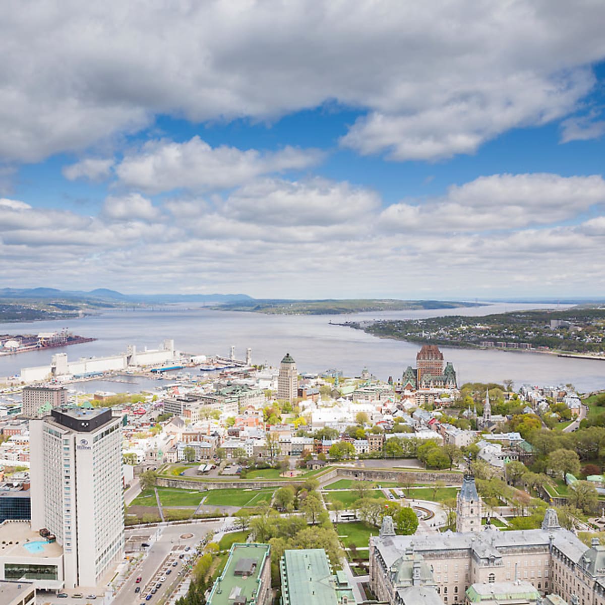 Panoramic view of Québec City and the St. Lawrence River.