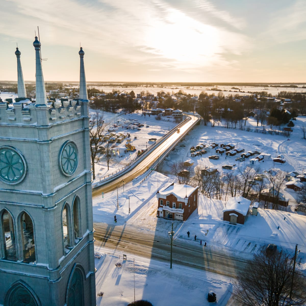 Tomcod ice fishing village in Sainte-Anne-de-la-Pérade