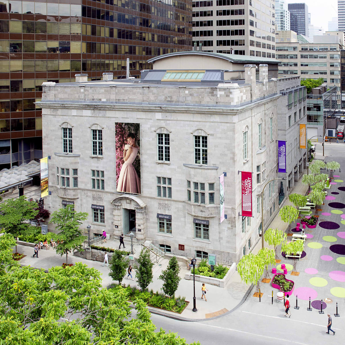 Devanture du Musée McCord Stewart sur la rue Sherbrooke.