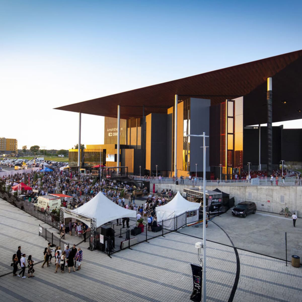 Amphithéâtre Cogeco in the evening.