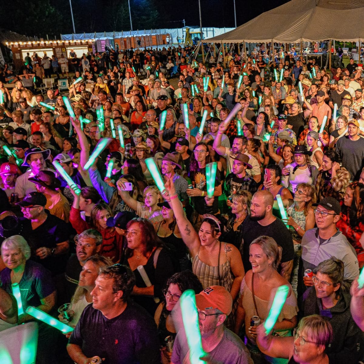 Crowd outside at the Kipawa Countryfest