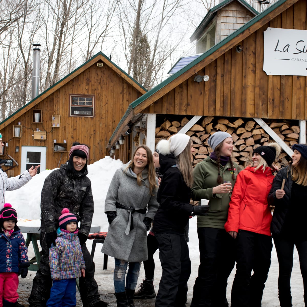 Group of women and kids at the sugar shack in Portneuf.