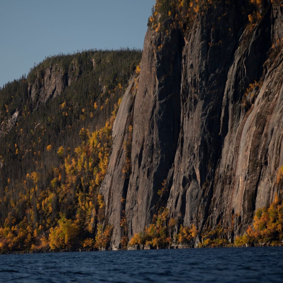 La Réserve faunique de Port-Cartier–Sept-Îles en automne.
