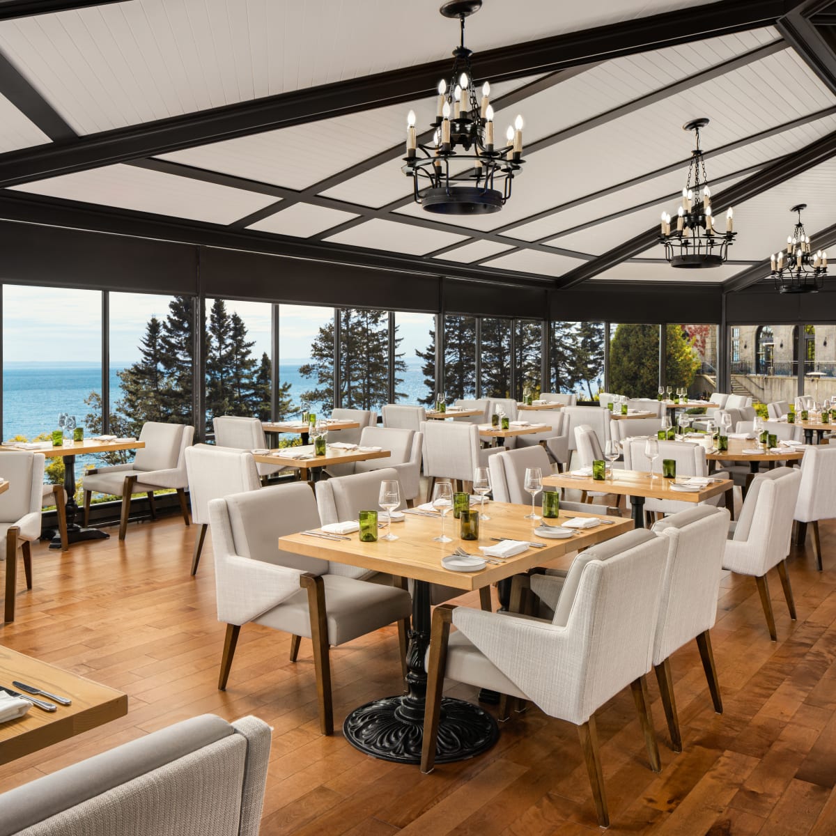 Le restaurant Le Saint-Laurent du Fairmont Le Manoir Richelieu.