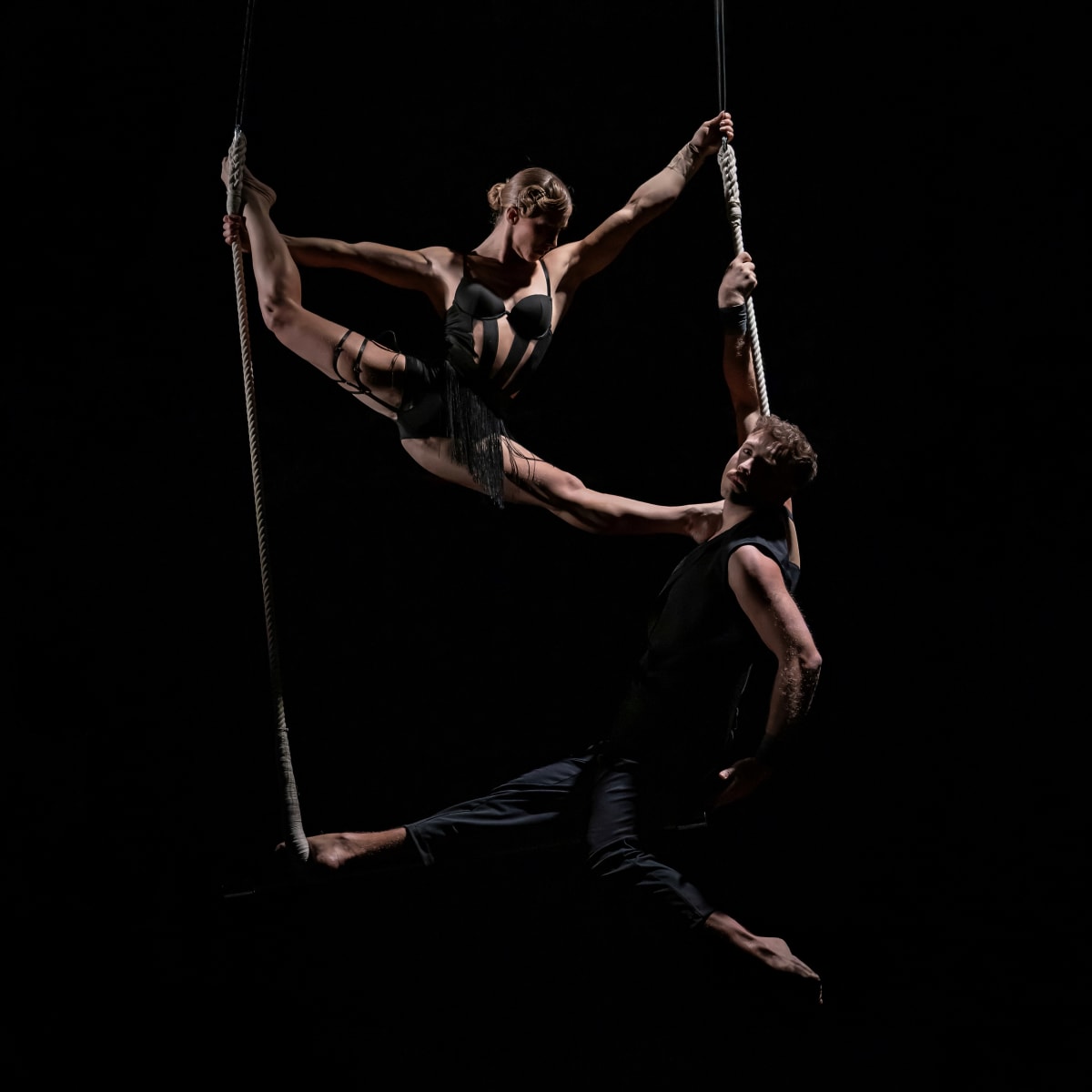 Acrobates en spectacle.