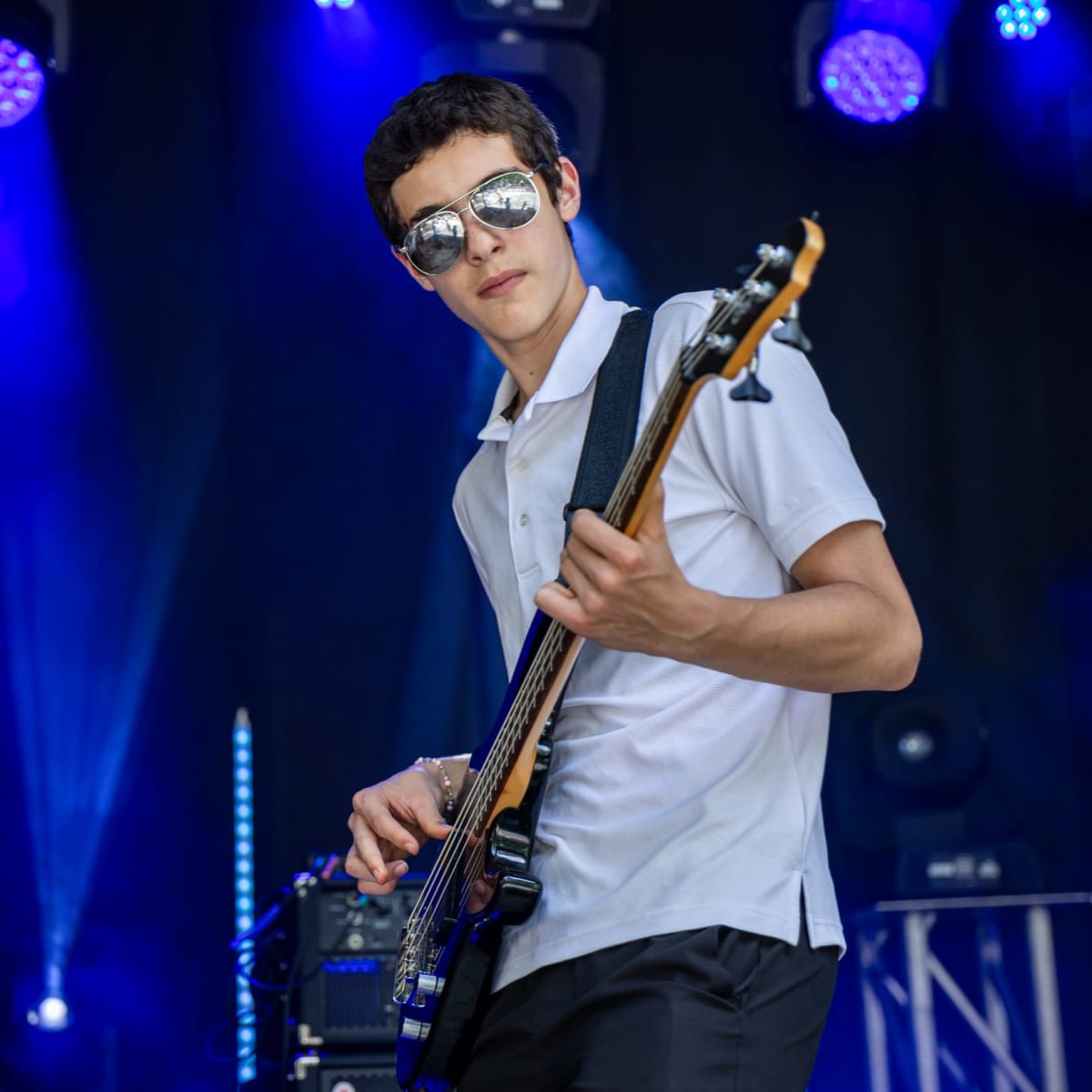 Person playing the guitar at the Festival RockFest de St-Pierre-Baptiste.