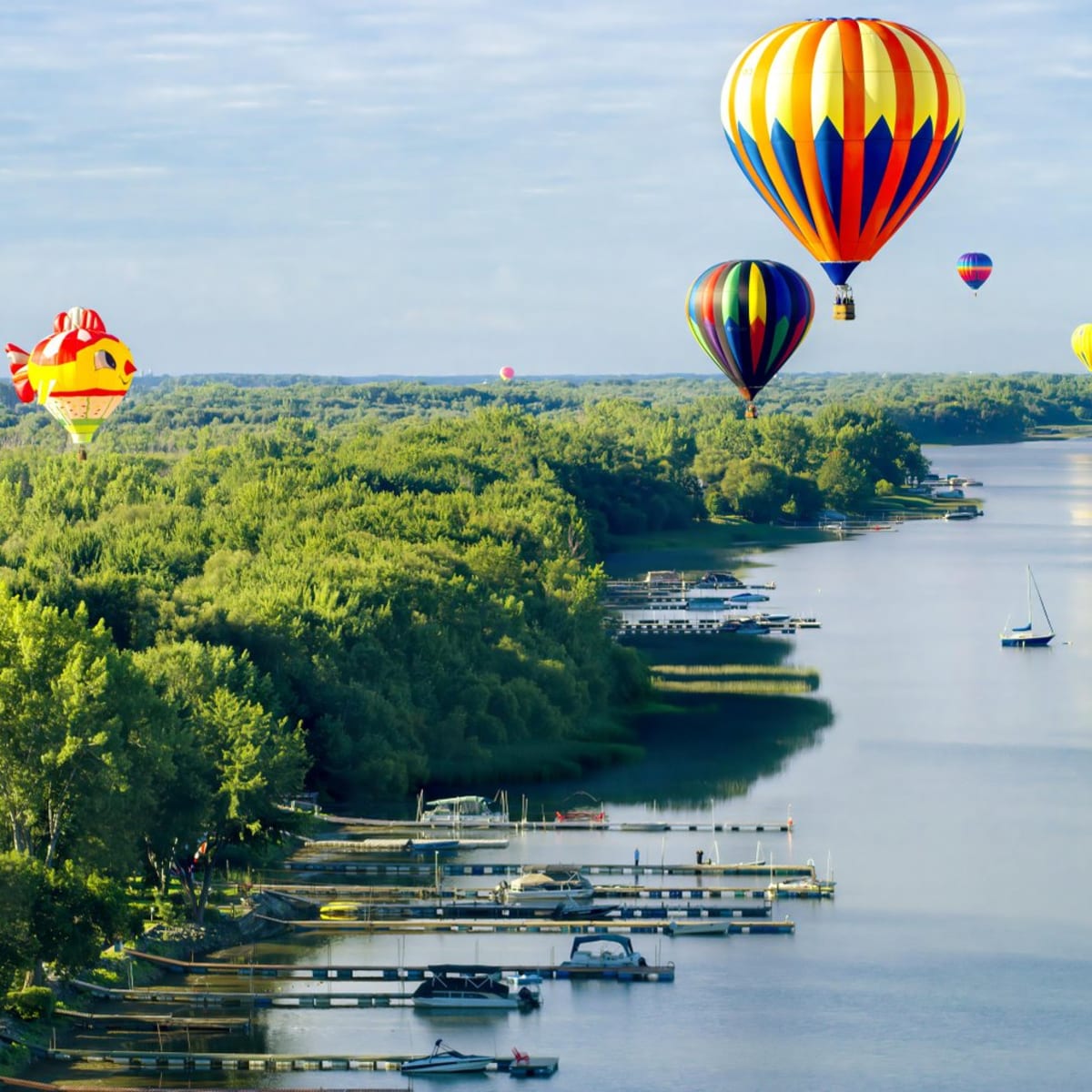Hot-air balloons on the Richelieu.