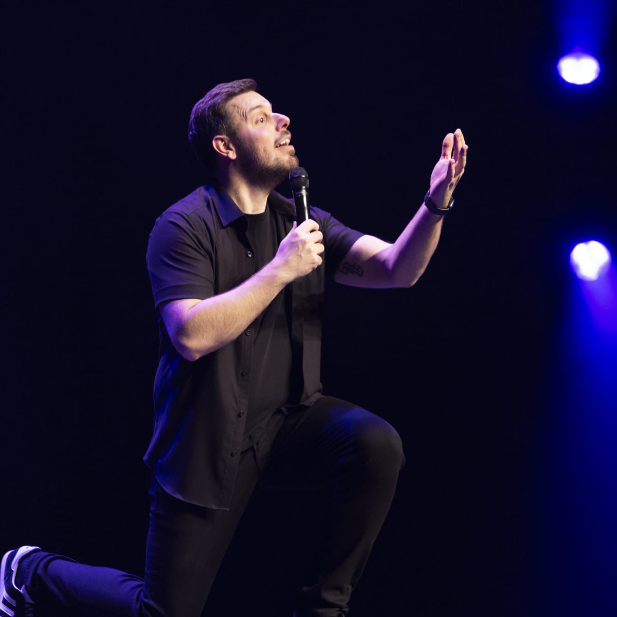 sam Breton en spectacle.