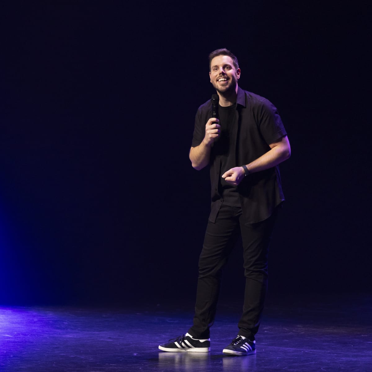 sam Breton en spectacle.