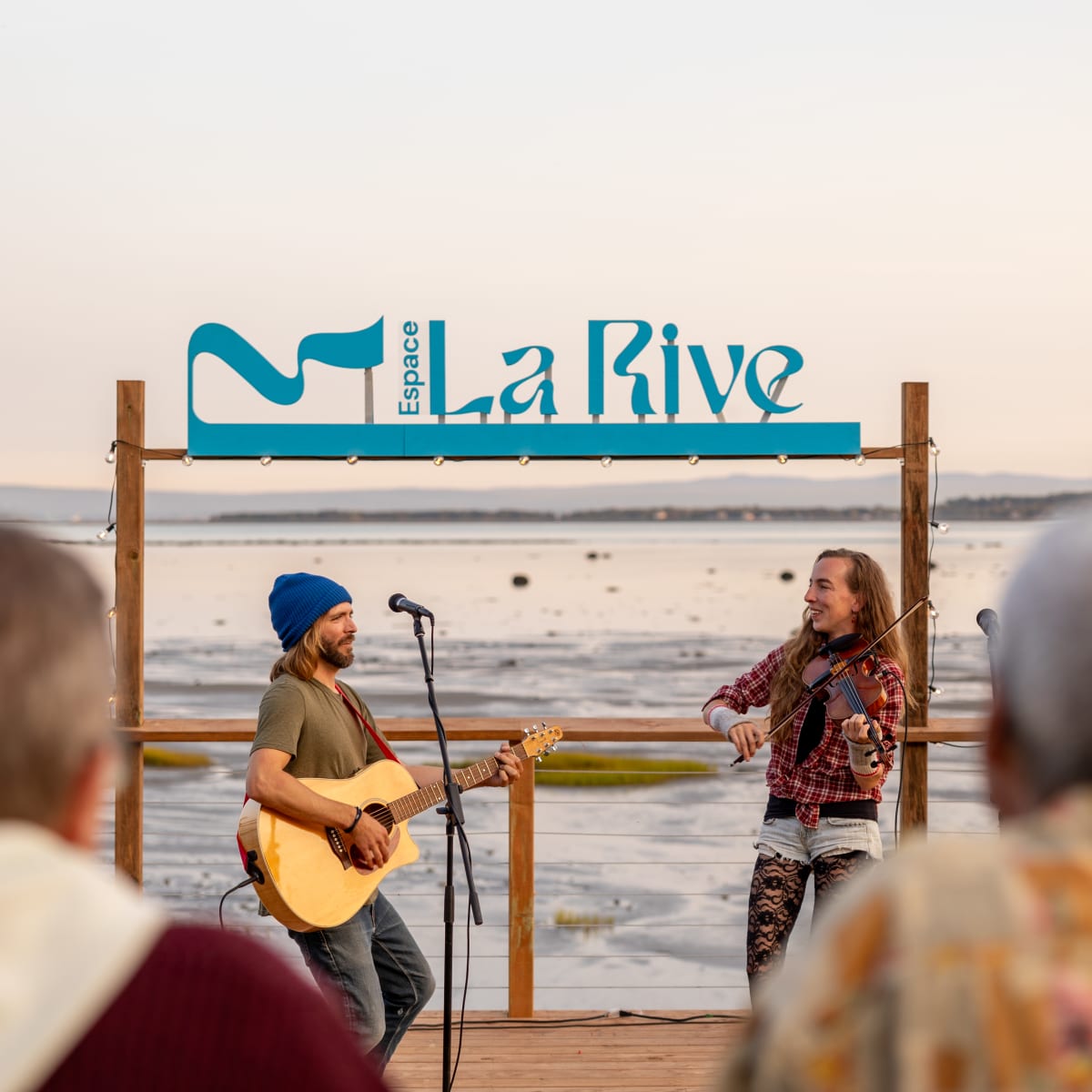 Show on the Espace La Rive, in the Crater and Tides Sector.