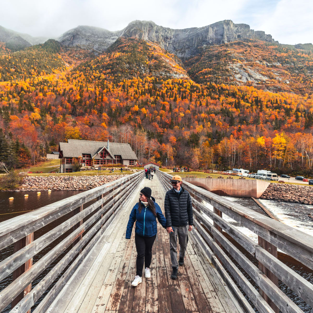 A couple in Parc national des Hautes-Gorges-de-la-Rivière-Malbaie in autumn, in the Mountains Sector.