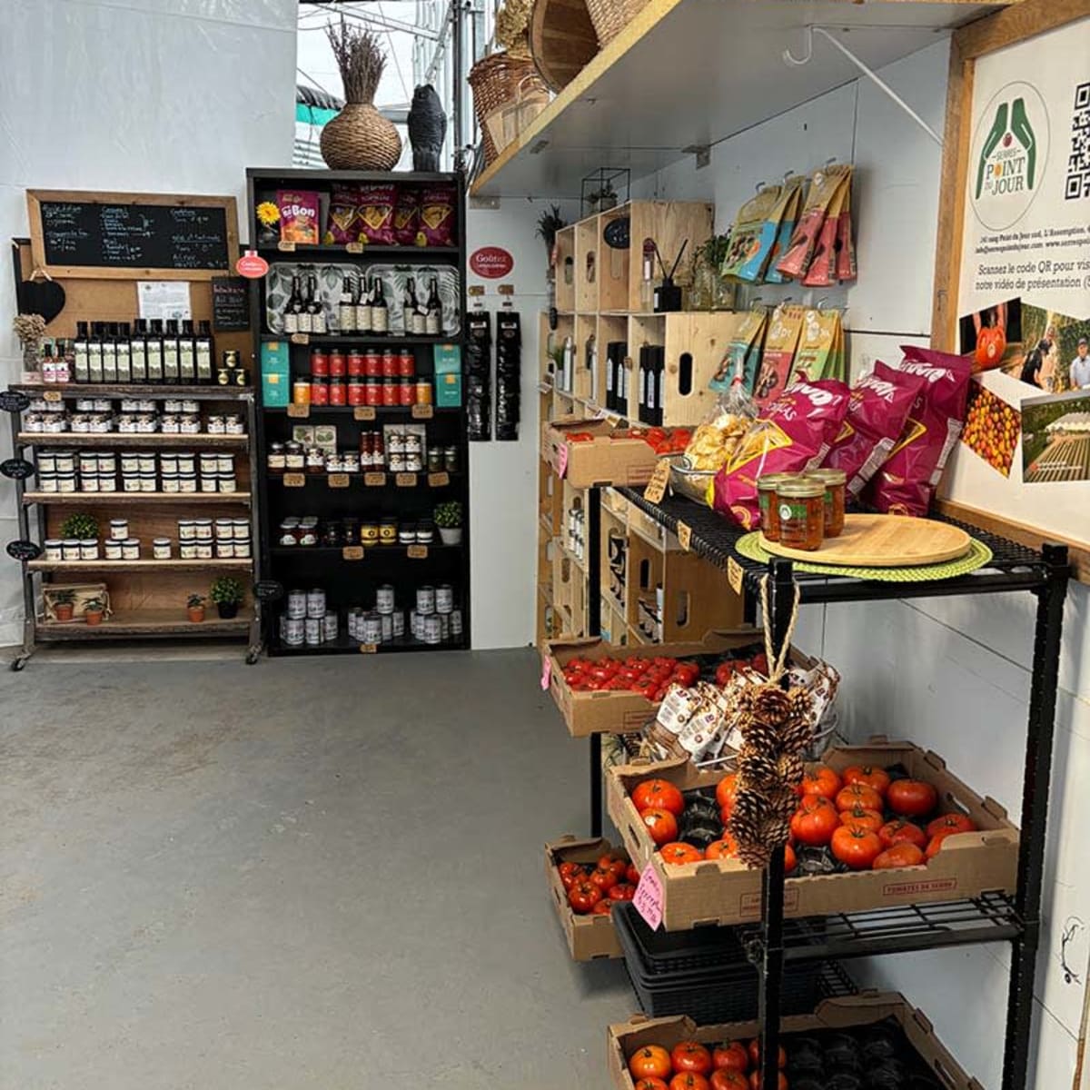 Indoor kiosk selling produce and tomatoes.