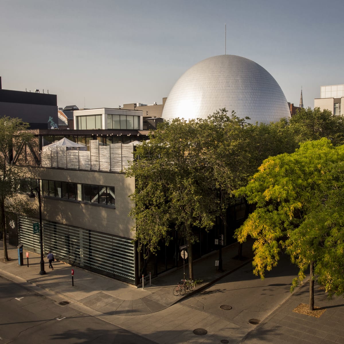 Extérieur de la Société des arts technologiques (SAT).